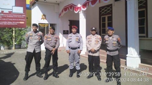 Ops Mantap Praja Candi 2024, Polisi Gelar Pengamanan di Kantor KPU Jepara